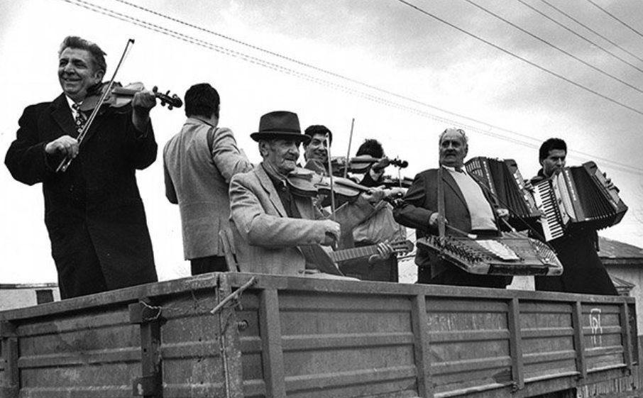 Taraf de Haïdouks para terminar la&nbsp;parranda