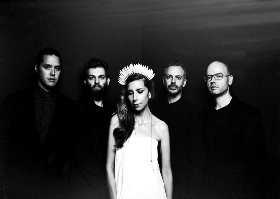 Lánguida y sensual Magos Herrera en Valle de&nbsp;Bravo