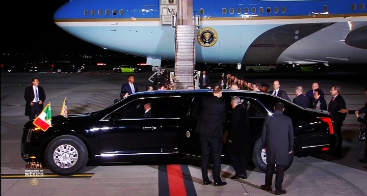 AMLO viaja en el&nbsp;Batimóvil