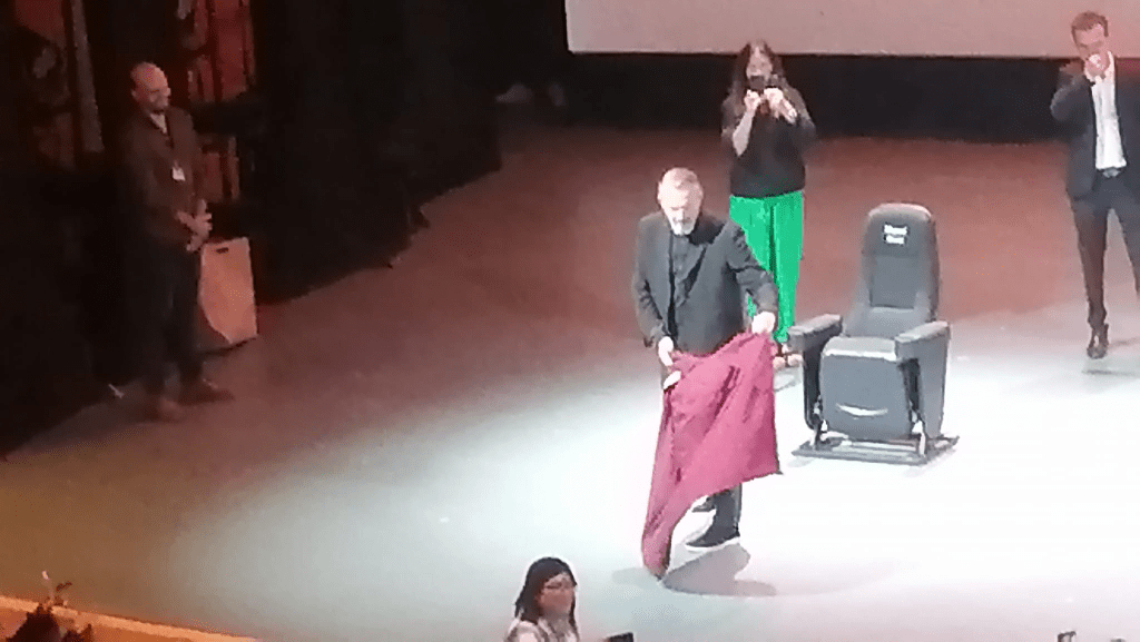 ¡Gran faena nocturna sin «tacones lejanos» de Miguel&nbsp;Bosé!