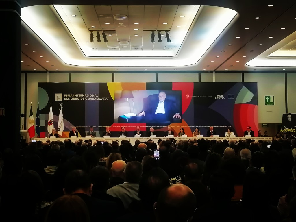 Entre llantos por Padilla y tenis «fosfo fosfo», inicia la FIL&nbsp;Guadalajara