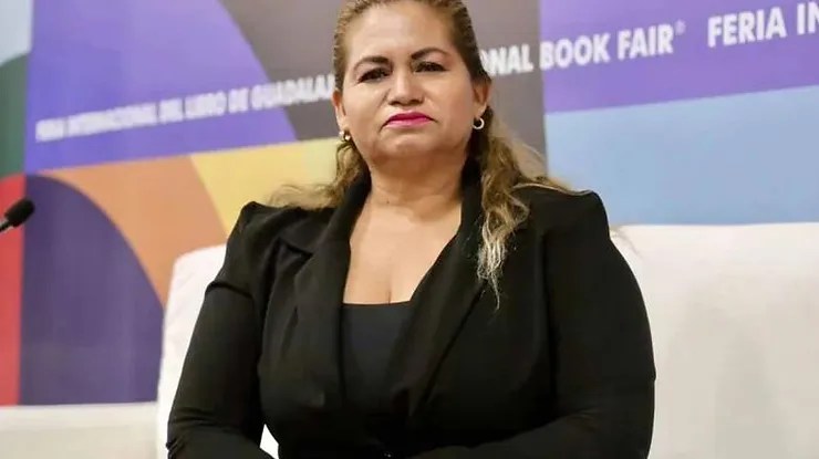 «Que la gente que nos dejó con los brazos vacíos lea el libro»: Ceci&nbsp;Flores