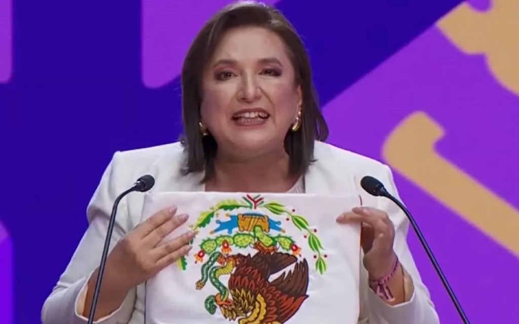 La evasión, Adrián Uribe y la bandera al&nbsp;revés