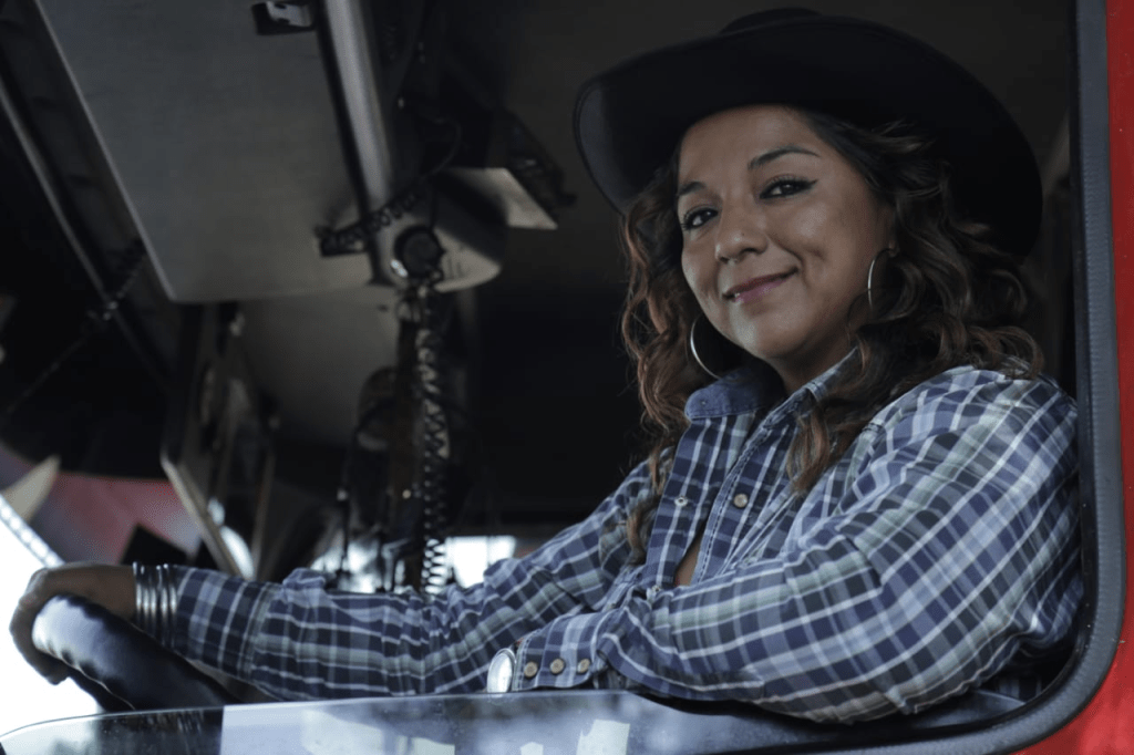 “Reinas de la 57”, un libro sobre las traileras que cruzan las carreteras de&nbsp;Latinoamérica