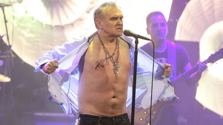 Todos los días son buenos para suspender un concierto o quitarse la ropa en el&nbsp;escenario