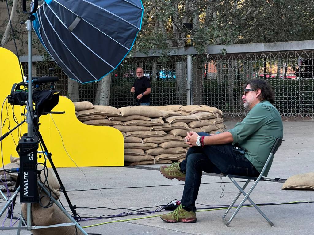 Diego Enrique Osorno, las ‘Arquitecturas Afectivas’ y las voces del exilio en Barcelona